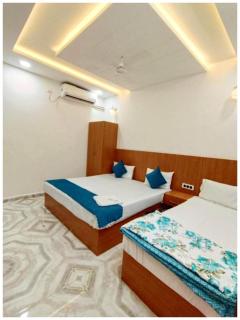 A PREMIUM Hotel Nirmala Palace Ayodhya Near Shri Ram Janmabhoomi and Hanuman Garhi - Railway Station - Restaurant & Parking Facilities - Prime Location With Luxury and Spacious Room - Book Now - Ayodhya - 1