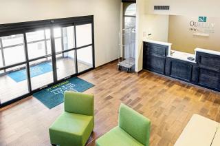 Quality Inn & Suites Near Tanger Outlet Mall - Gonzales - 4