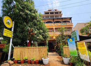 Samlee's Garden - Pakse - 2