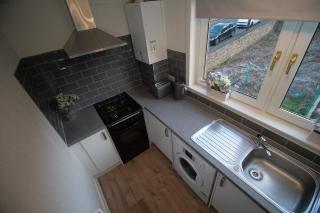 Modern 2 Bedroom Terrace - 9