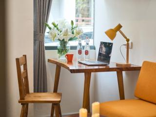 Horizon Bùi Viện Retreat - Exclusive Rooftop & Poolside Relaxation - Ho Chi Minh - 3
