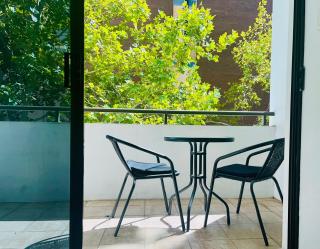 A city oasis - full apartment with balcony - Perth - 1