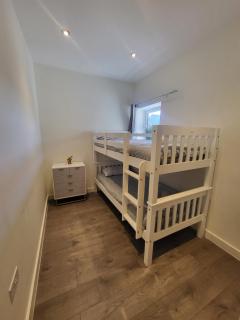 3bedroom Apartment with Parking - Bromley - 5