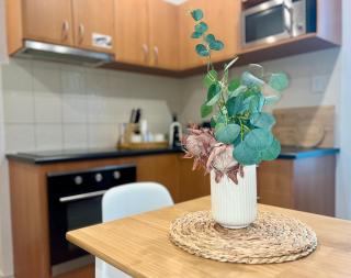 A city oasis - full apartment with balcony - Perth - 4