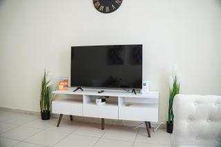 Vserve - 1 BR Stunning Canal and Burj Khalifa View - Dubai - 5
