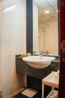Vserve - 1 BR Stunning Canal and Burj Khalifa View - Dubai - 4