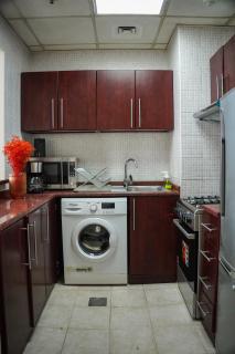 Vserve - 1 BR Stunning Canal and Burj Khalifa View - Dubai - 2