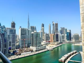 Vserve - 1 BR Stunning Canal and Burj Khalifa View - Dubai - 0