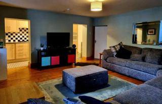 A Basement Apartment - 8