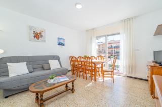 Basic Comfort Apartment Poeta Marquina 1º 2025 - Roses - 0