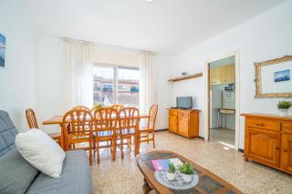 Basic Comfort Apartment Poeta Marquina 1º 2025 - Roses - 8