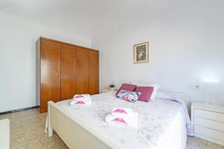 Basic Comfort Apartment Poeta Marquina 1º 2025 - Roses - 1