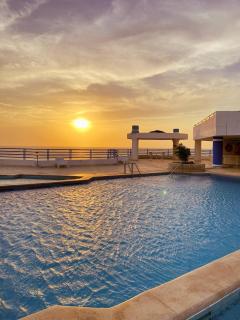 Quiet and cozy loft one short walk from the beach - - 0