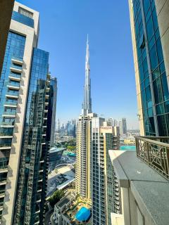 Vserve - 1 BR Spacious Majestic Burj Khalifa view - Dubai - 8