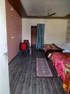 Hotel Ved सोमनाथ आश्रम के अंदर है ये - Vrindāvan - 1