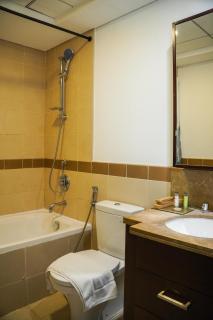 Vserve - 1 BR Spacious Majestic Burj Khalifa view - Dubai - 1