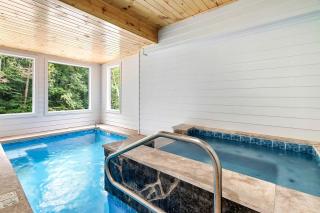 Enchanting Cabin with Game Room, Indoor Pool and Porch in Tennessee - Sevierville - 0