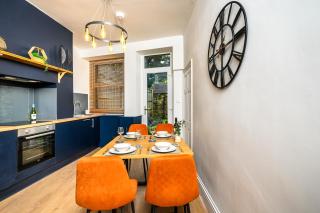 Stunning House Sleeps 7 - Parking - 9