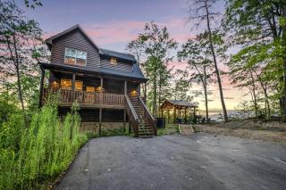 Outstanding Cabin with Air Hockey Table Beautifully Designed in Tennessee - Sevierville - 0