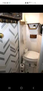 Beautiful Farmstay Hill Cottage and Tiny Equipped Camper in Maryland - Darnestown - 6