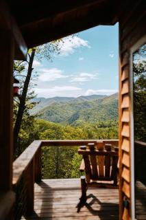 Stunning Pet-Friendly Treehouse for Relaxing Glamping Retreats in North Carolina - Waynesville - 2