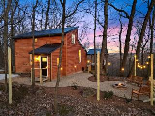 Tranquil Secluded Cabin with Private Deck, Hot-Tub, Pool Table and Views in Ohio - 0