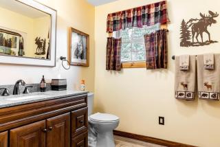 Gorgeous Cottage with Hot-tub and Games in Beaver Cove, Maine - The Highlands - 8