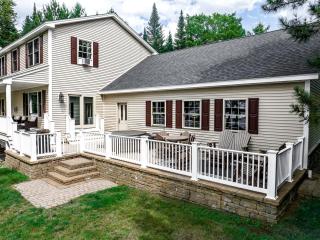 Gorgeous Cottage with Hot-tub and Games in Beaver Cove, Maine - The Highlands - 4