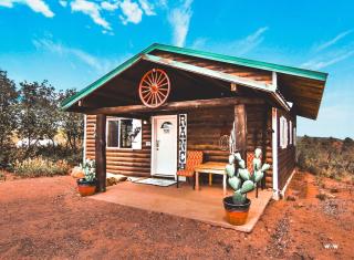 Rustic Cabin Rental with Porch at Foot of Abajo Mountains near Moab, Utah - Verdure - 8