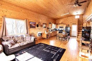 Rustic Cabin Rental with Porch at Foot of Abajo Mountains near Moab, Utah - Verdure - 7