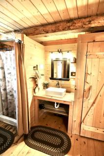Rustic Cabin Rental with Porch at Foot of Abajo Mountains near Moab, Utah - Verdure - 4