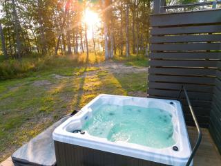 Delightful Cabin with Fire Pit and Hot-tub in Tracy City, Tennessee - Tracy City - 0