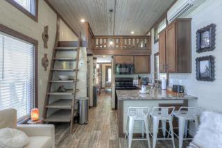 Gorgeous Cabin Surrounded by Trees in Tracy City, Tennessee - 3