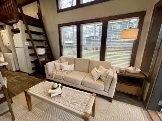 Breathtaking Tiny House Settled Between Trees in Tracy City, Tennessee - Tracy City - 9