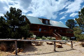 Impressive Cabin Nestled Amidst Trees in Monticello, Utah - Verdure - 8