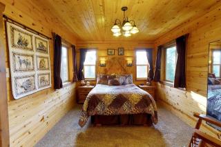 Impressive Cabin Nestled Amidst Trees in Monticello, Utah - Verdure - 2