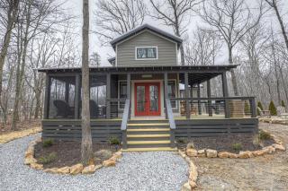 Incredible Cabin with Fire Pit and Great Vistas in Monteagle, Tennessee - 0