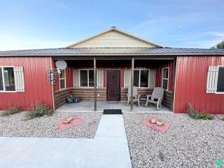 Fantastic Cabin with Fire Pit and Barbecue in Monticello, Utah - Verdure - 1