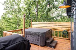 Chic Picturesque Cabin Ideal for a Romantic Getaway in Tennessee - Sevierville - 0