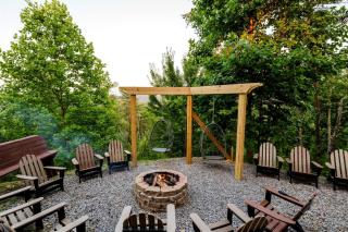 Group Cabin with Luxury Equipped Deck and Game Room in Tennessee - Little Cove - 2