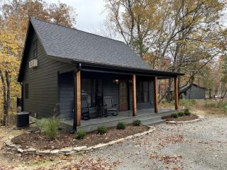 Hot-tub and Fire Pit Provided Cabin in Carbondale, Illinois - Carbondale - 9