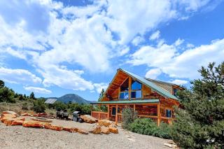 Picturesque Cabin with Barbecue and Fire Pit in Monticello, Utah - Verdure - 0