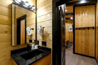 Garage Loft • King + Bunks • Budget Friendly near Beavers Bend National Park - 4