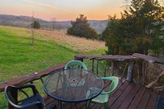 Rustic Glamping Cabin in Hartsburg, Missouri, Ideal to Explore Hart Creek Conservation Area - - 0