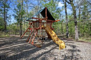 Creekside Cabin Perfect for Family Getaways in Broken Bow, Oklahoma - Broken Bow - 4