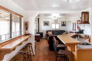 Cozy Off-Grid Cabin with Equipped Outdoor Deck and Picnic Space in Utah - Monticello - 8