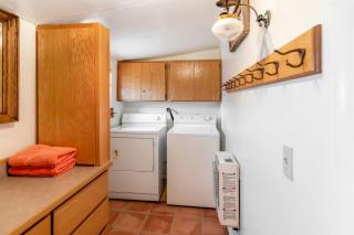Cozy Off-Grid Cabin with Equipped Outdoor Deck and Picnic Space in Utah - Monticello - 5