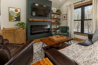 Chic Modern Cabin with Jacuzzi Ideal for Couples in Carbondale, Illinois - Carbondale - 6