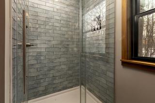 Chic Modern Cabin with Jacuzzi Ideal for Couples in Carbondale, Illinois - Carbondale - 2