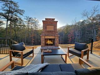 Luxurious Cabin in the Mountains with Game Room in Sevierville, Tennessee - 8